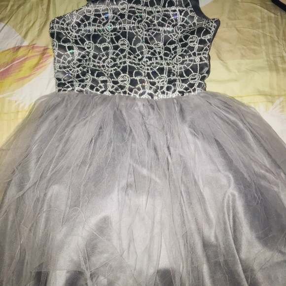 Gray gown sweet 16,quinceañera,braidsmaid,prom. - Picture 2 of 3